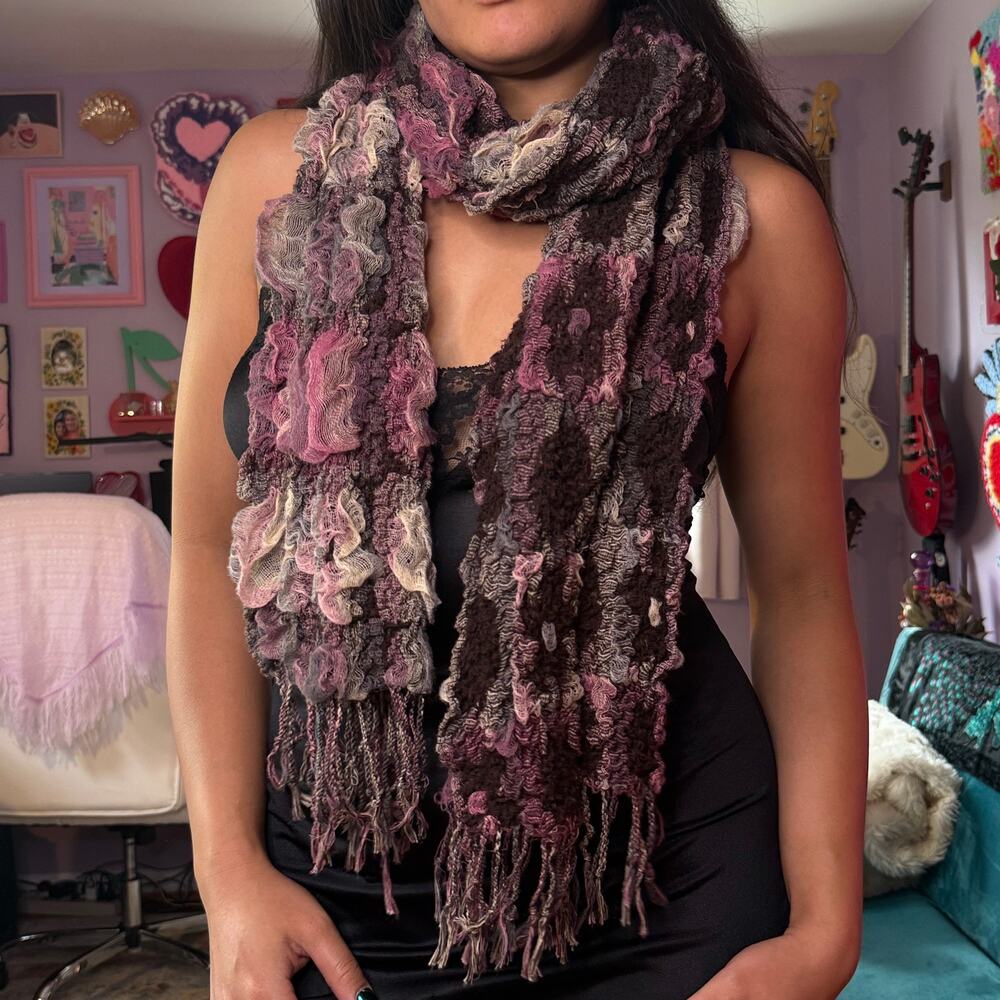 Vintage Y2K ruffly distressed scarf
